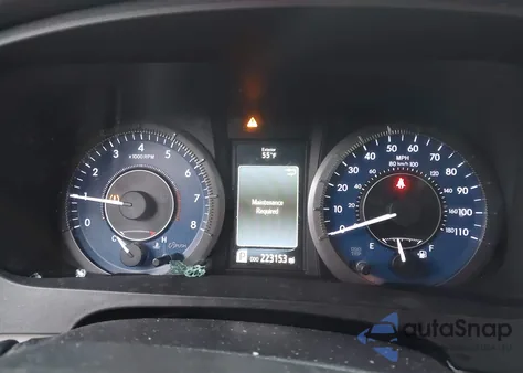 2015 Toyota Sienna Xle 8 Passenger z USA, uszkodzony, nr VIN 5TDYK3DC5FS633957